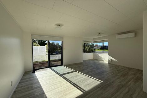 Photo of property in 2 Seaway Road, Clarks Beach, 2122