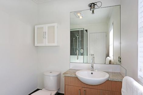 Photo of property in 23 Edgewater Parade, Waiuku, 2123