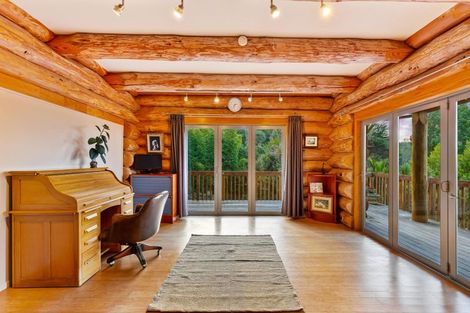 Photo of property in 847 West Coast Road, Oratia, Auckland, 0604