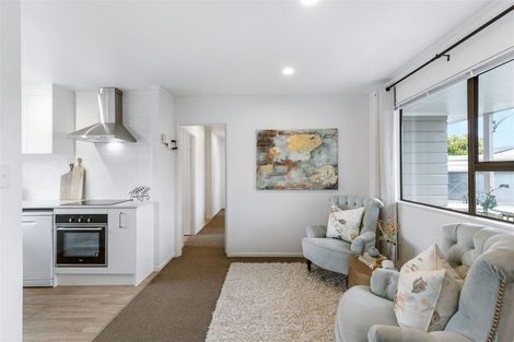 Photo of property in 2/14 Priestley Drive, Bucklands Beach, Auckland, 2014