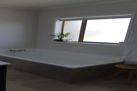 Photo of property in 1/32 Shanaway Rise, Hillcrest, Auckland, 0627