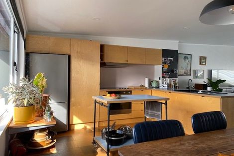 Photo of property in 3 Kelvin Grove, Te Aro, Wellington, 6011