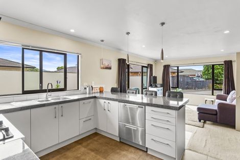 Photo of property in 28 Cottonwood Close, Paraparaumu Beach, Paraparaumu, 5032