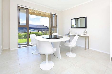 Photo of property in 18 Purchas Hill Drive, Stonefields, Auckland, 1072