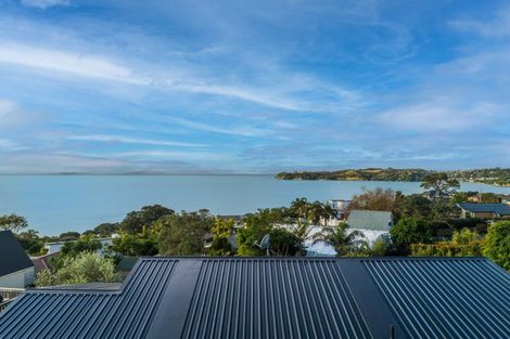 Photo of property in 1 Melandra Road, Stanmore Bay, Whangaparaoa, 0932