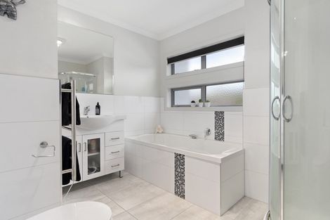 Photo of property in 12 Haden Place, Omokoroa, 3114