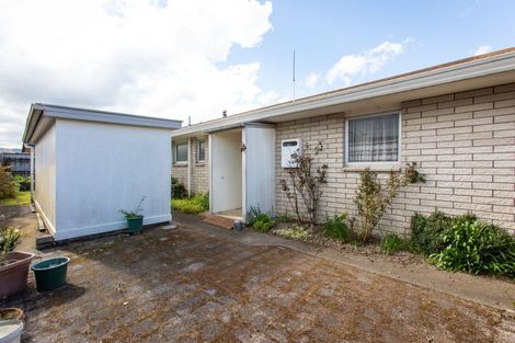 Photo of property in 5 Gladstone Street, Dannevirke, 4930