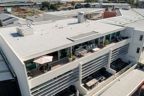 Photo of property in Palm Cove Apartments, 302/6 Tawa Street, Mount Maunganui, 3116