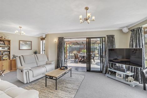 Photo of property in 31 Karnak Crescent, Russley, Christchurch, 8042