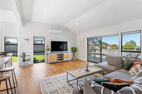 Photo of property in 1 Heaton Grove, Chatswood, Auckland, 0626