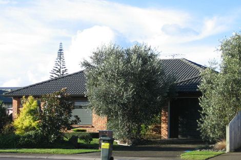 Photo of property in 21 Francis Skinner Place, Orewa, 0931