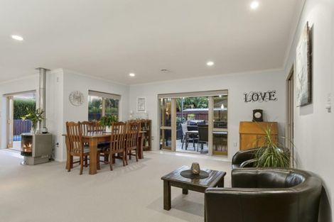 Photo of property in 18 St Clair Place, Browns Bay, Auckland, 0630