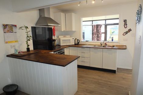 Photo of property in 13 Linklater Avenue, Foxton Beach, Foxton, 4815