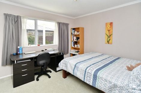 Photo of property in 21 Honeysuckle Place, Northcote, Christchurch, 8052