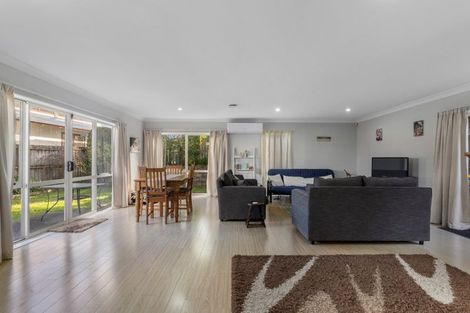Photo of property in 8a Grassways Avenue, Pakuranga, Auckland, 2010