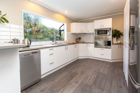 Photo of property in 60 Scott Road, Stanmore Bay, Whangaparaoa, 0932