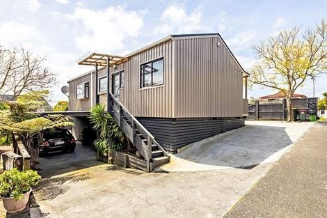 Photo of property in 2/40 Hollyford Drive, Clover Park, Auckland, 2105