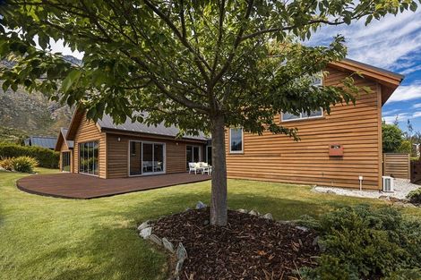 Photo of property in 12 Pendeen Crescent, Jacks Point, Queenstown, 9371