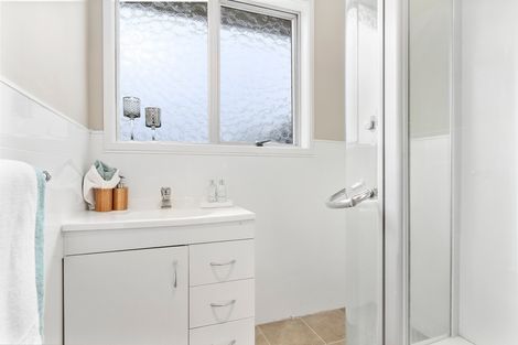 Photo of property in 17 Woodvale Road, Glen Eden, Auckland, 0602