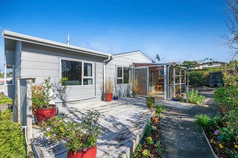 Photo of property in 1 Hinemoa Place, Snells Beach, 0920