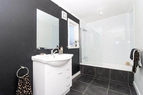 Photo of property in 9 Perrin Place, Kelvin Grove, Palmerston North, 4414