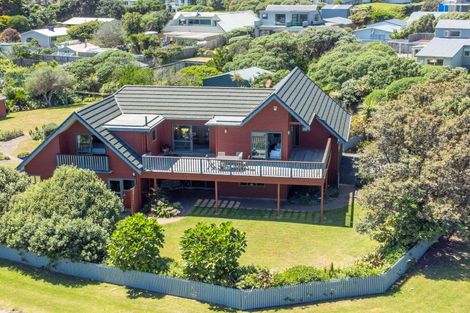 Photo of property in 2 Kitchener Street, Te Horo Beach, Otaki, 5581