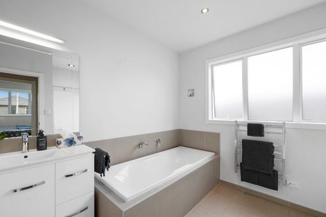 Photo of property in 7 Gleneagles Way, Waiwhakaiho, New Plymouth, 4312