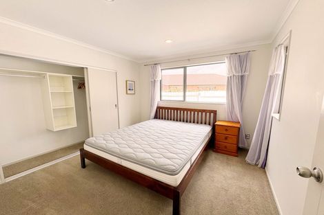 Photo of property in 35 South Kensington Way, Henderson, Auckland, 0612