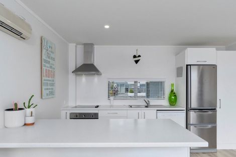 Photo of property in 31 Reynolds Place, Papamoa Beach, Papamoa, 3118