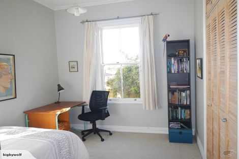 Photo of property in 13 Herald Terrace, Berhampore, Wellington, 6023