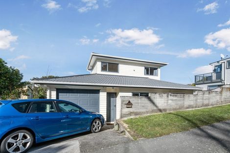 Photo of property in 29 Stewart Drive, Newlands, Wellington, 6037