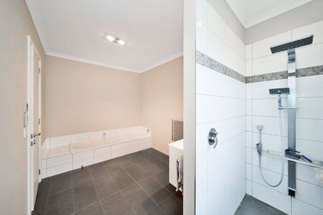 Photo of property in 11 Links Drive, Waiwhakaiho, New Plymouth, 4312