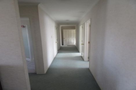 Photo of property in 31 Ray Small Drive, Papakura, 2110