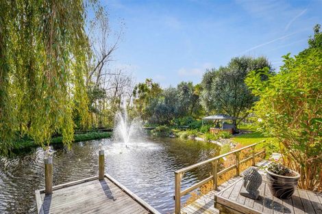 Photo of property in 252 Boord Crescent, Kumeu, 0891