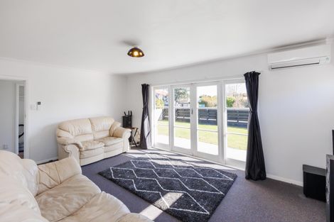 Photo of property in 12 Galway Avenue, Hokowhitu, Palmerston North, 4410