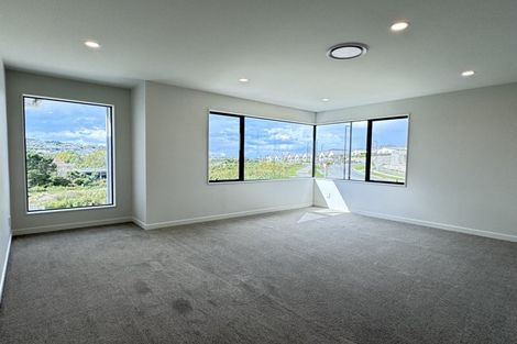 Photo of property in 130 Skulander Crescent, Orewa, 0931