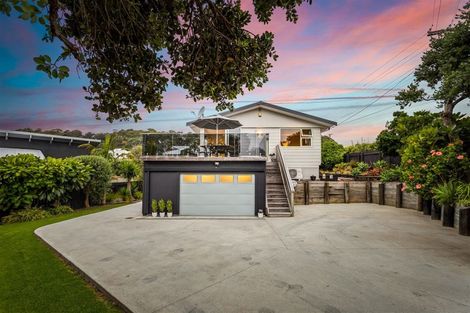 Photo of property in 84 Waitea Road, Muriwai, Waimauku, 0881