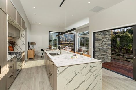 Photo of property in 9 Kamana Rise, Wanaka, 9382