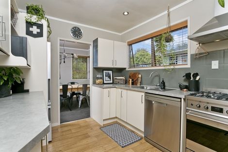 Photo of property in 20 Pavola Grove, Glenfield, Auckland, 0629