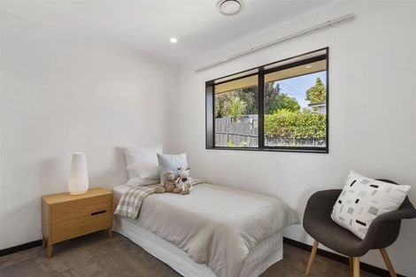 Photo of property in 1/870 Beach Road, Waiake, Auckland, 0630