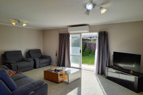 Photo of property in 21 Honeysuckle Place, Northcote, Christchurch, 8052