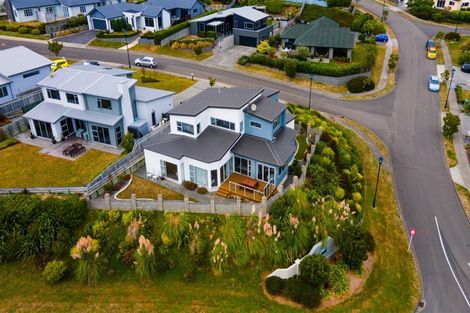 Photo of property in 1 Hollyford Place, Aotea, Porirua, 5024