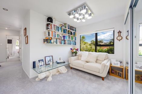 Photo of property in 3 Holyoake Place, Chatswood, Auckland, 0626