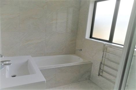 Photo of property in 70 Seafarer Crescent, Stanmore Bay, Whangaparaoa, 0932