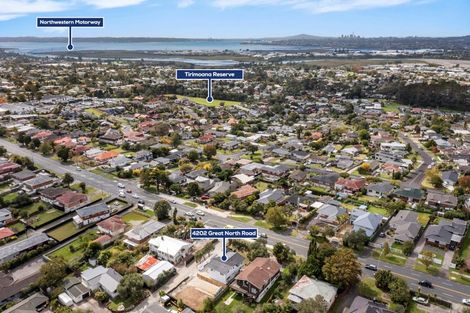 Photo of property in 2/4202a Great North Road, Glendene, Auckland, 0602