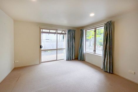 Photo of property in 2/15 Stoneleigh Court, Sunnynook, Auckland, 0632
