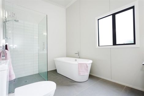 Photo of property in 24 Centennial Avenue, Helensburgh, Dunedin, 9010