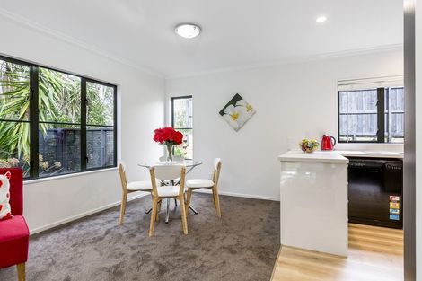 Photo of property in 3/8 Golf Road, New Lynn, Auckland, 0600