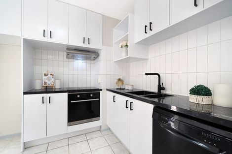 Photo of property in 9 Woodbank Drive, Glen Eden, Auckland, 0602