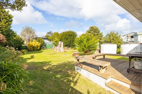 Photo of property in 33 Pinedale Crescent, Riversdale Beach, Masterton, 5872